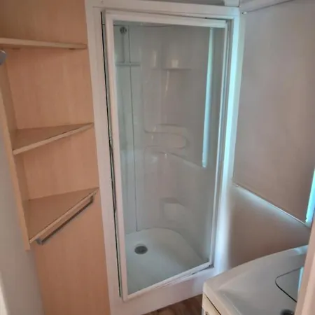 Mobil-home Avec Grande Terrasse Kemping