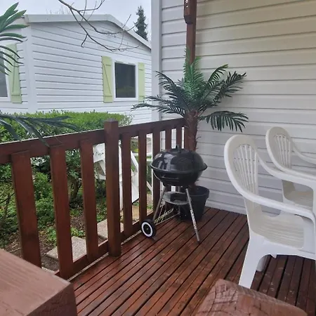 Mobil-home Avec Grande Terrasse Camping *